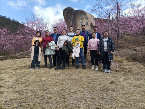 就地过年“暖”  年味服务“足”