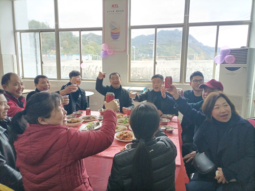 伯特利公司为留厂员工举办年夜饭共庆新年